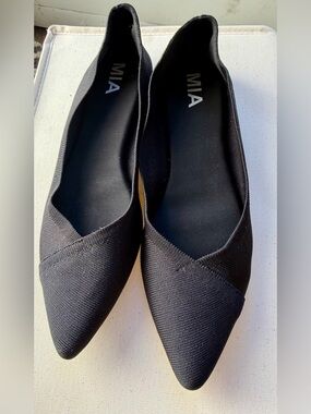 MIA Women's Black Pointed Knit Slip-On Flats